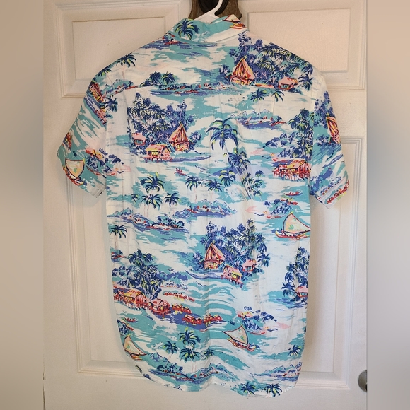 J. Crew Men's Classic Short Sleeve Button Down Shirt, Size: Medium Color: Island - Picture 11 of 16